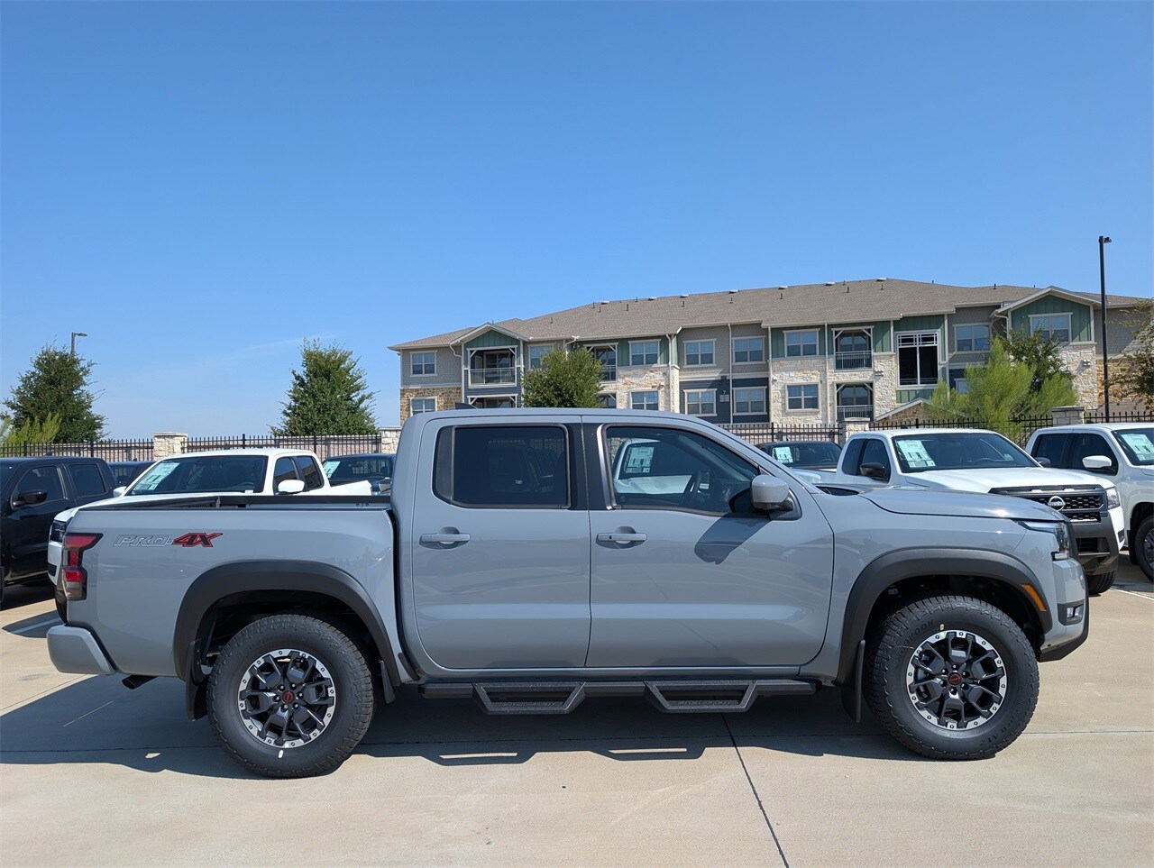 2026 Nissan Frontier photo 3