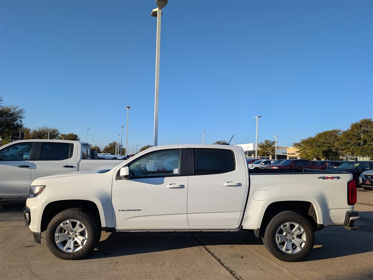2022 Chevrolet Colorado LT photo 2
