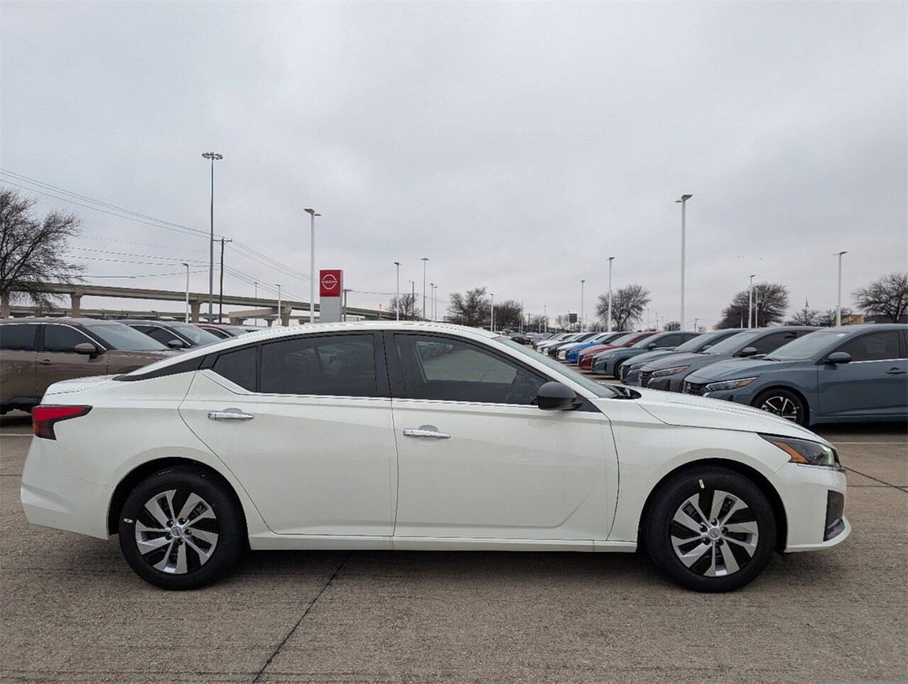 2025 Nissan Altima S photo 2
