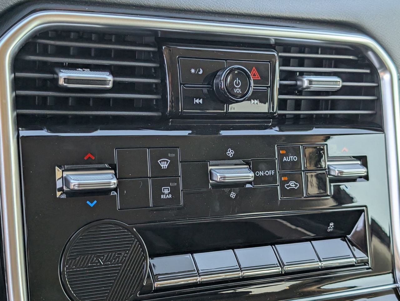 2026 Nissan Armada SV - Photo 13