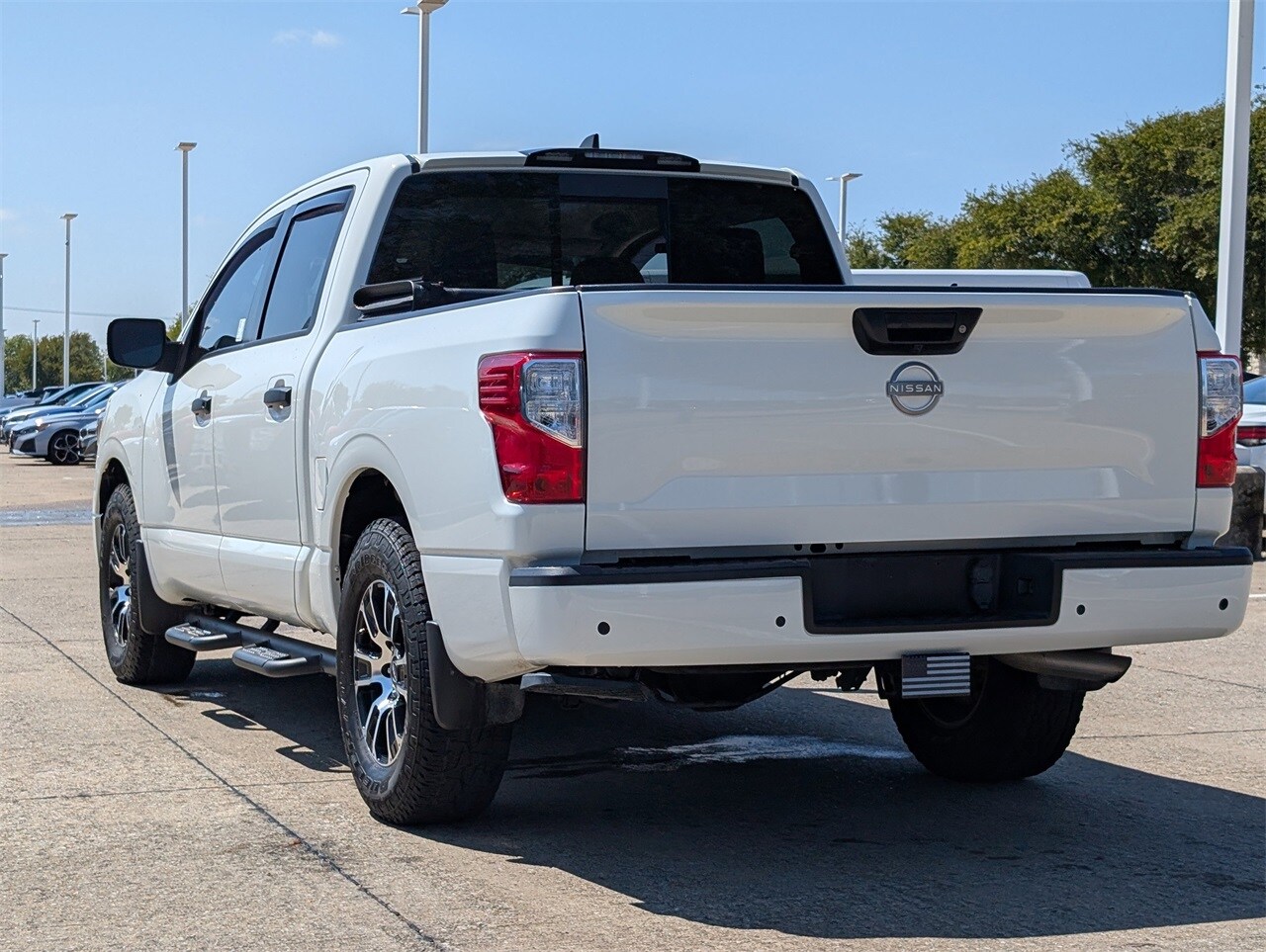 2023 Nissan Titan SV photo 3