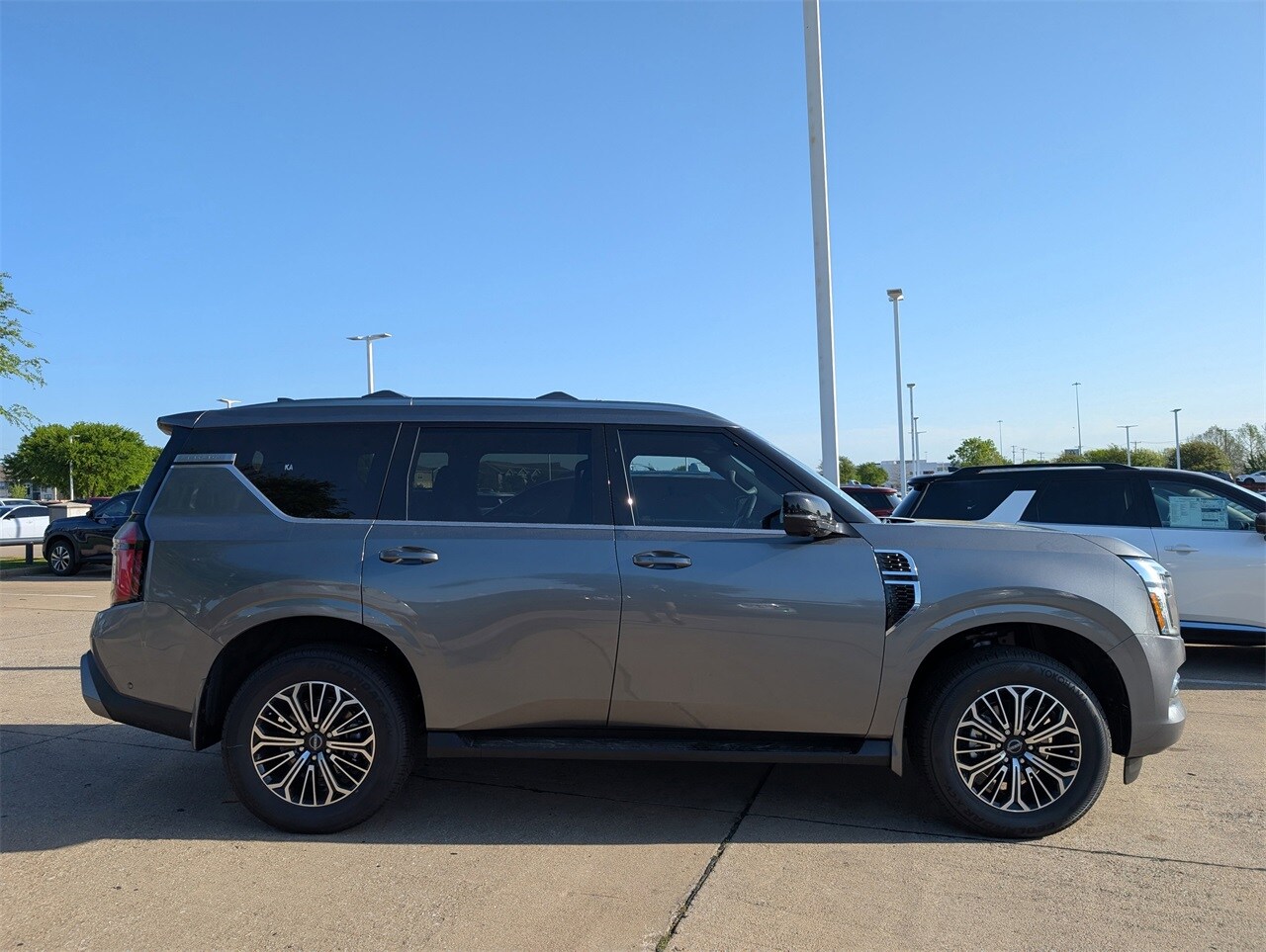 2025 Nissan Armada SL photo 2