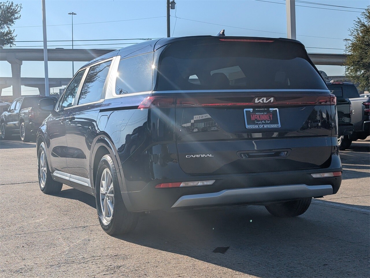 2024 Kia Carnival LX photo 4