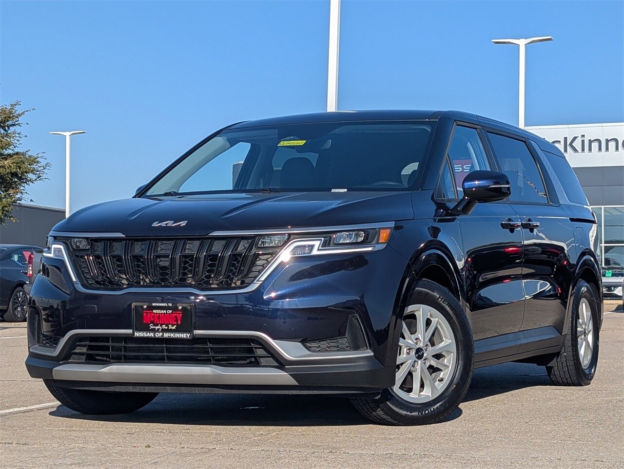 2024 Kia Carnival LX photo 2