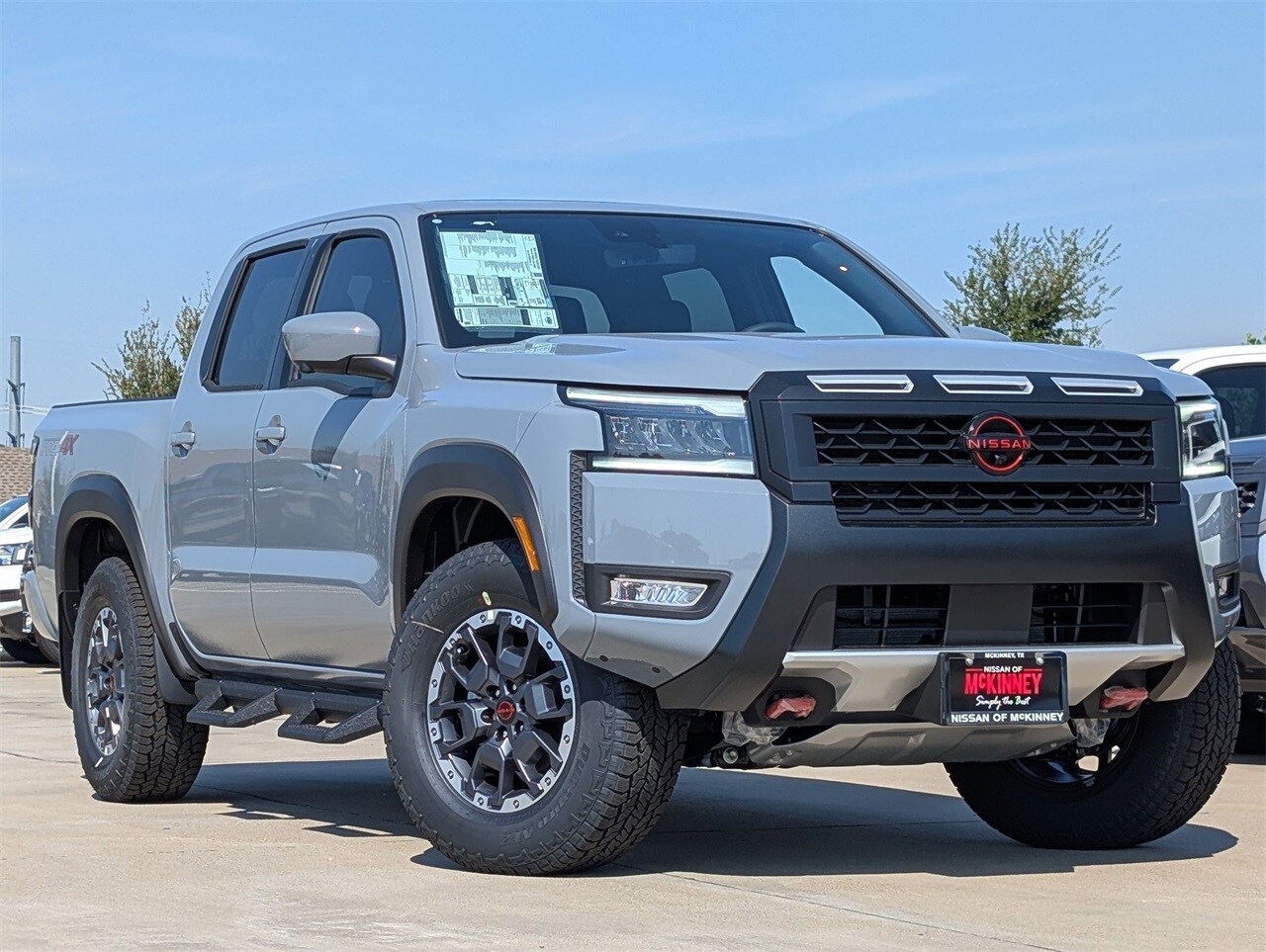 2026 Nissan Frontier photo 2
