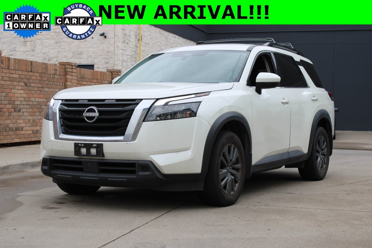 2023 Nissan Pathfinder SV's photo