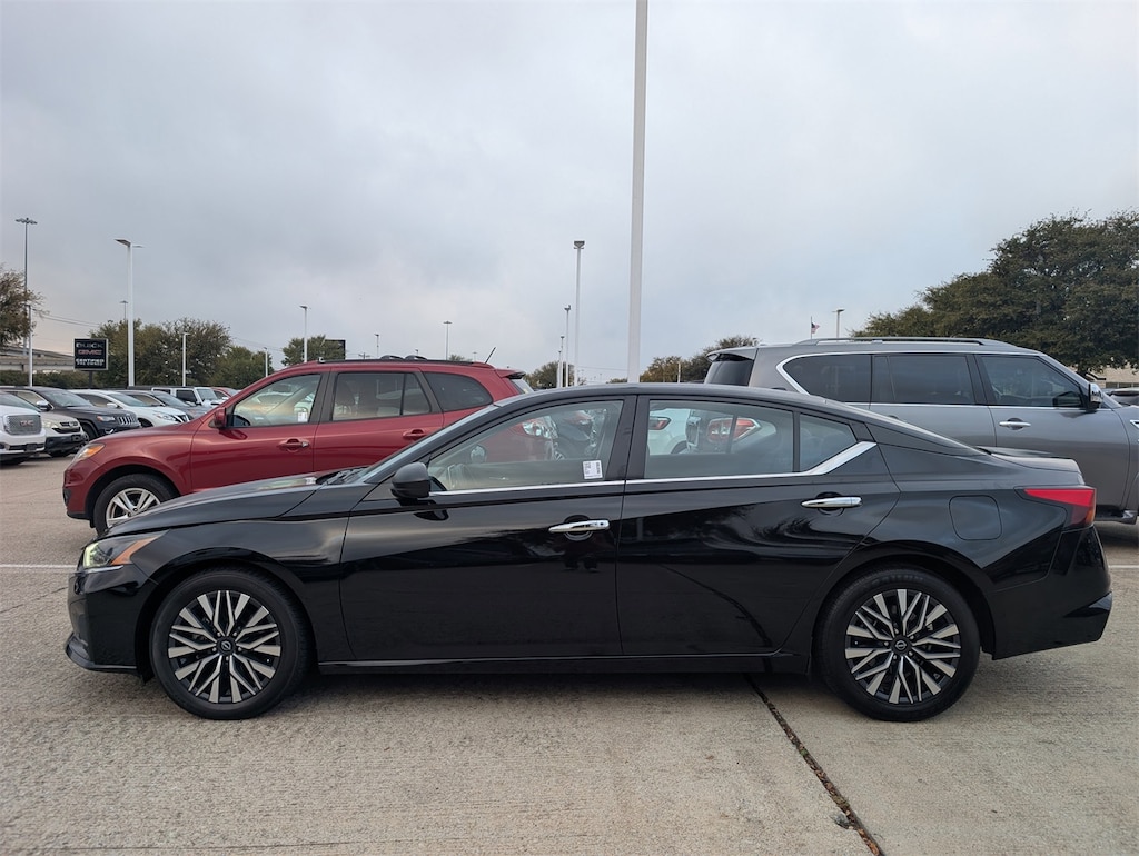 Used 2024 Nissan Altima 2.5 SV Sedan