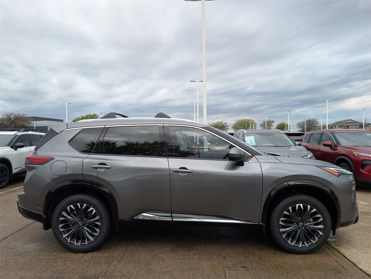 2025 Nissan Rogue Platinum photo 3
