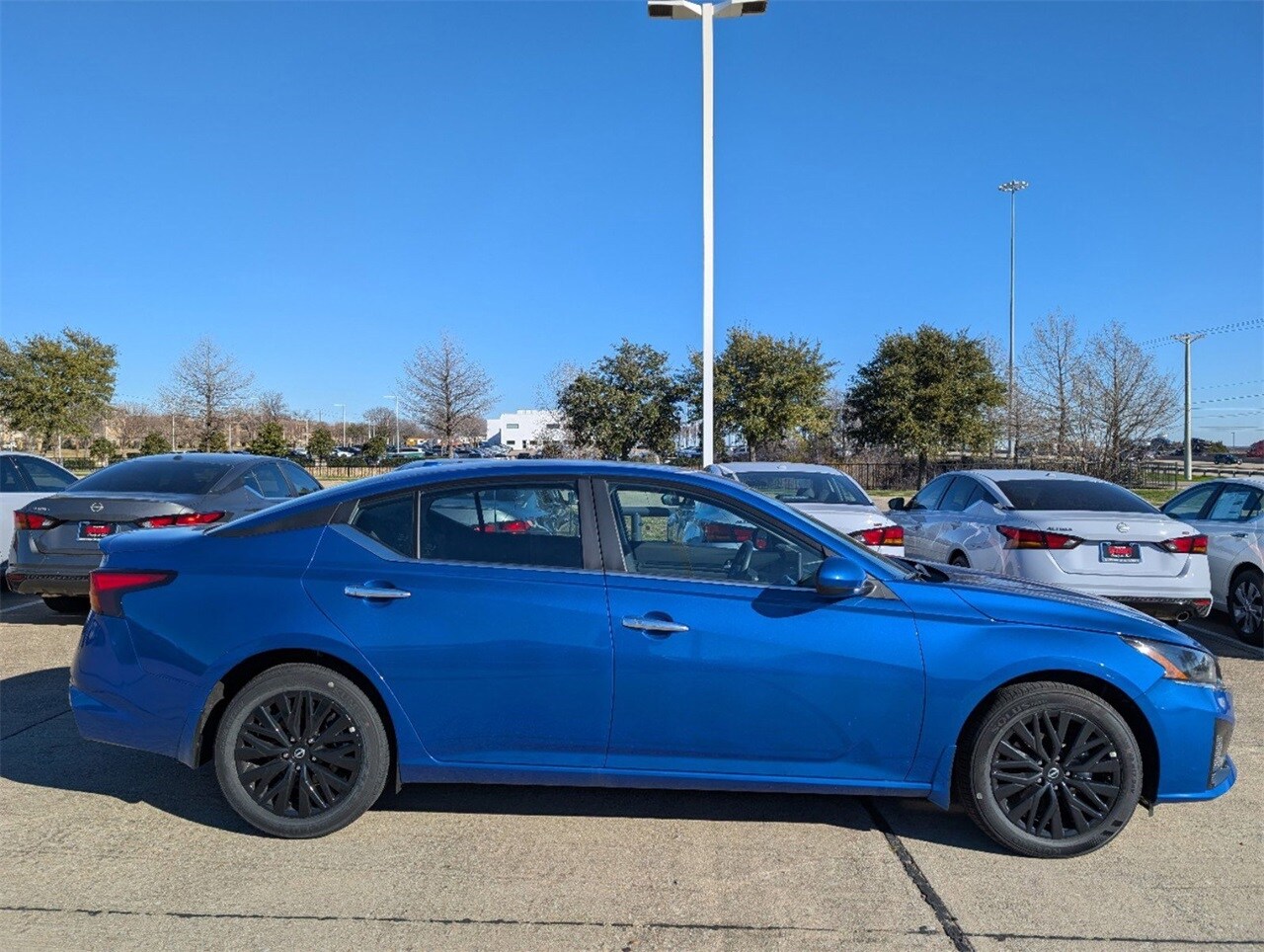 2025 Nissan Altima SV photo 3