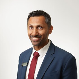 Staff member Peter Sayroo from ID_69e4516b3990