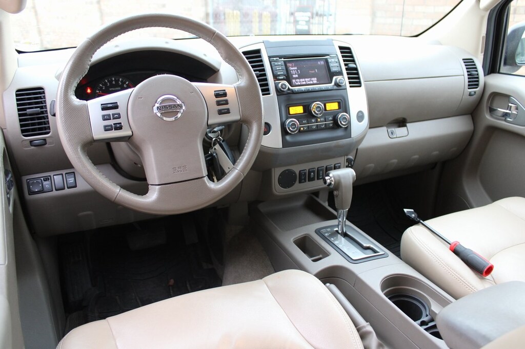 Used 2017 Nissan Frontier SV w/Valuetruckpkg/Leather Truck Crew Cab