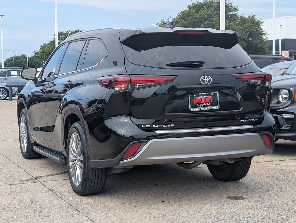 Used 2024 Toyota Highlander Platinum SUV