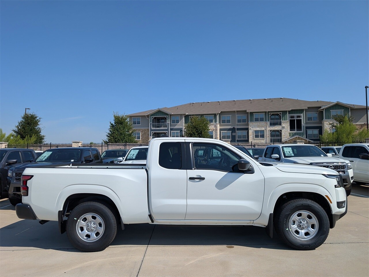 2026 Nissan Frontier photo 2