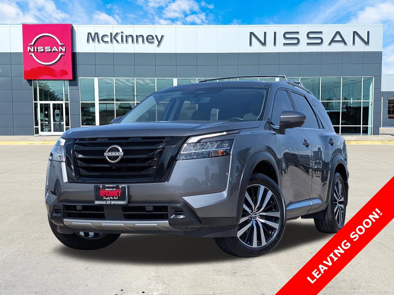 2024 Nissan Pathfinder Platinum 2WD's photo