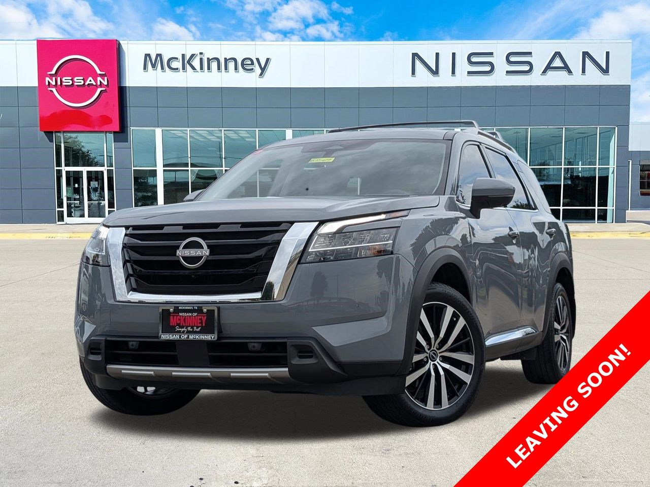 2024 Nissan Pathfinder Platinum 2WD's photo