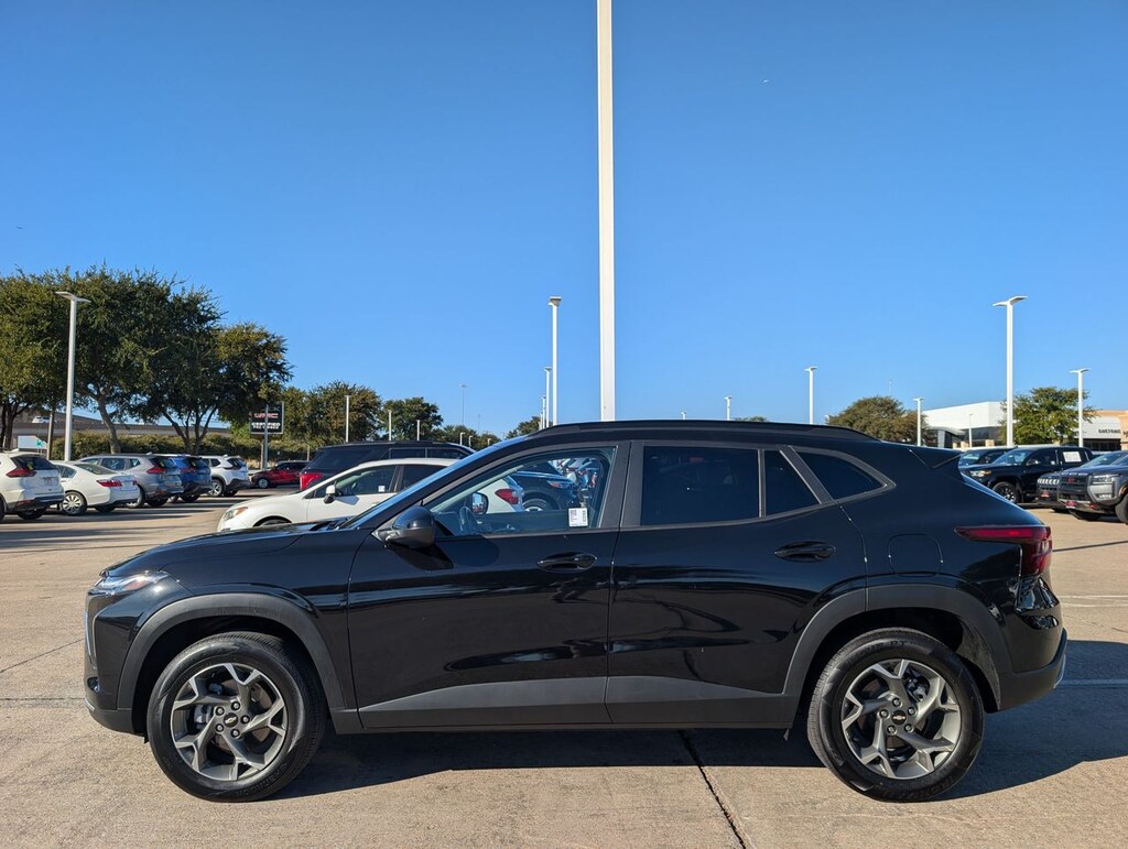 Used 2025 Chevrolet Trax LT w/Convpkg SUV