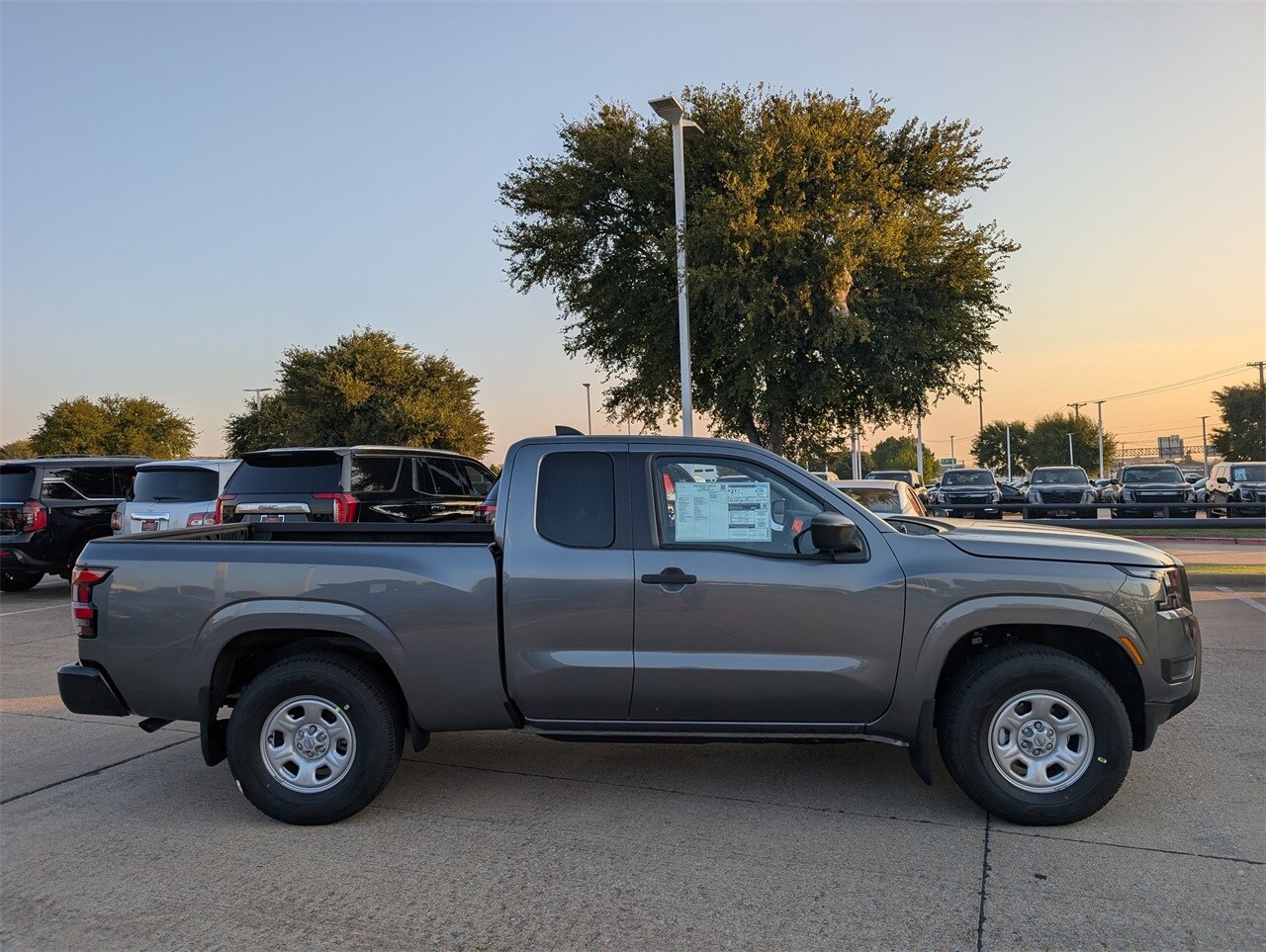 2026 Nissan Frontier photo 2
