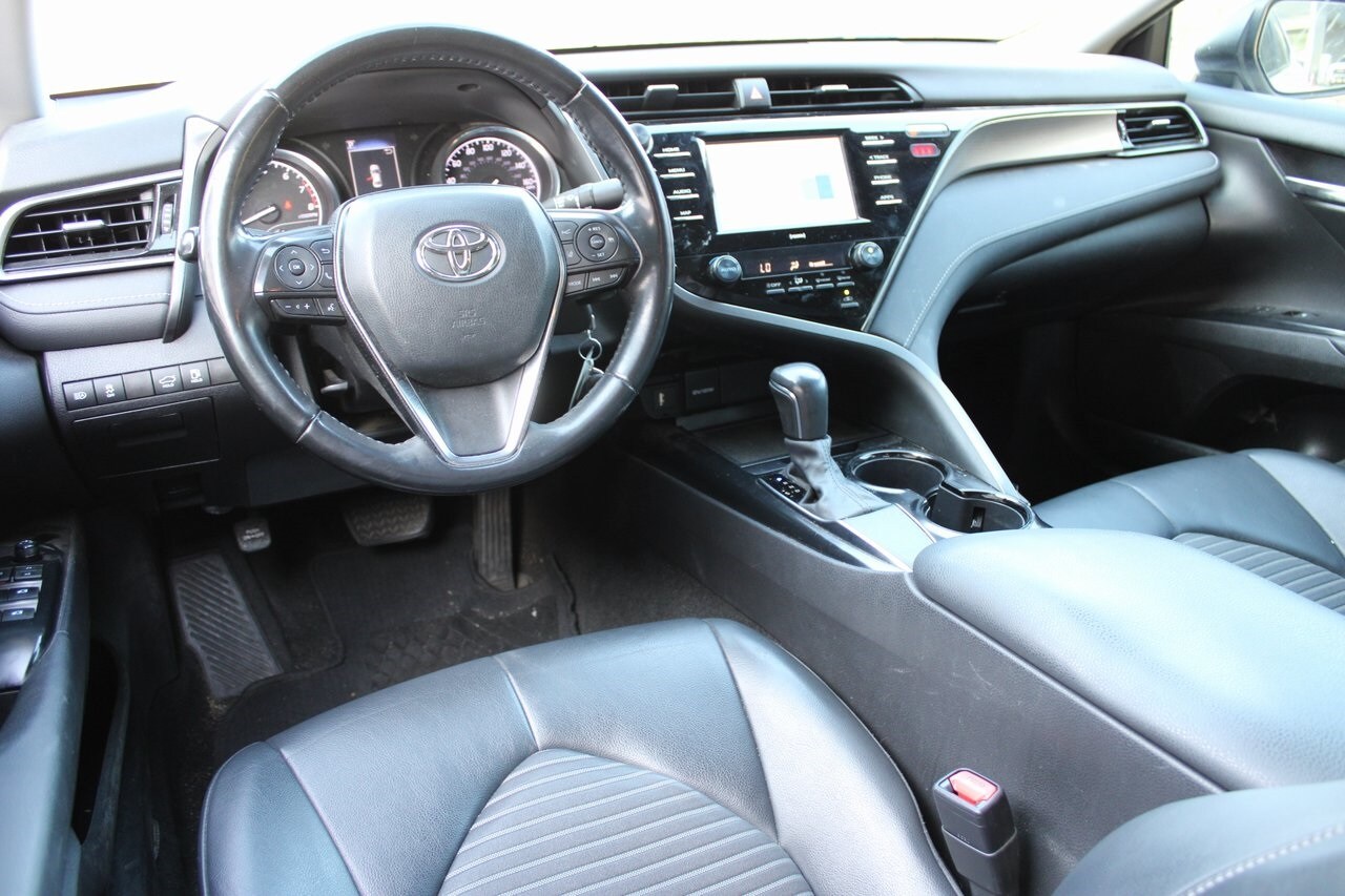2020 Toyota Camry SE photo 4