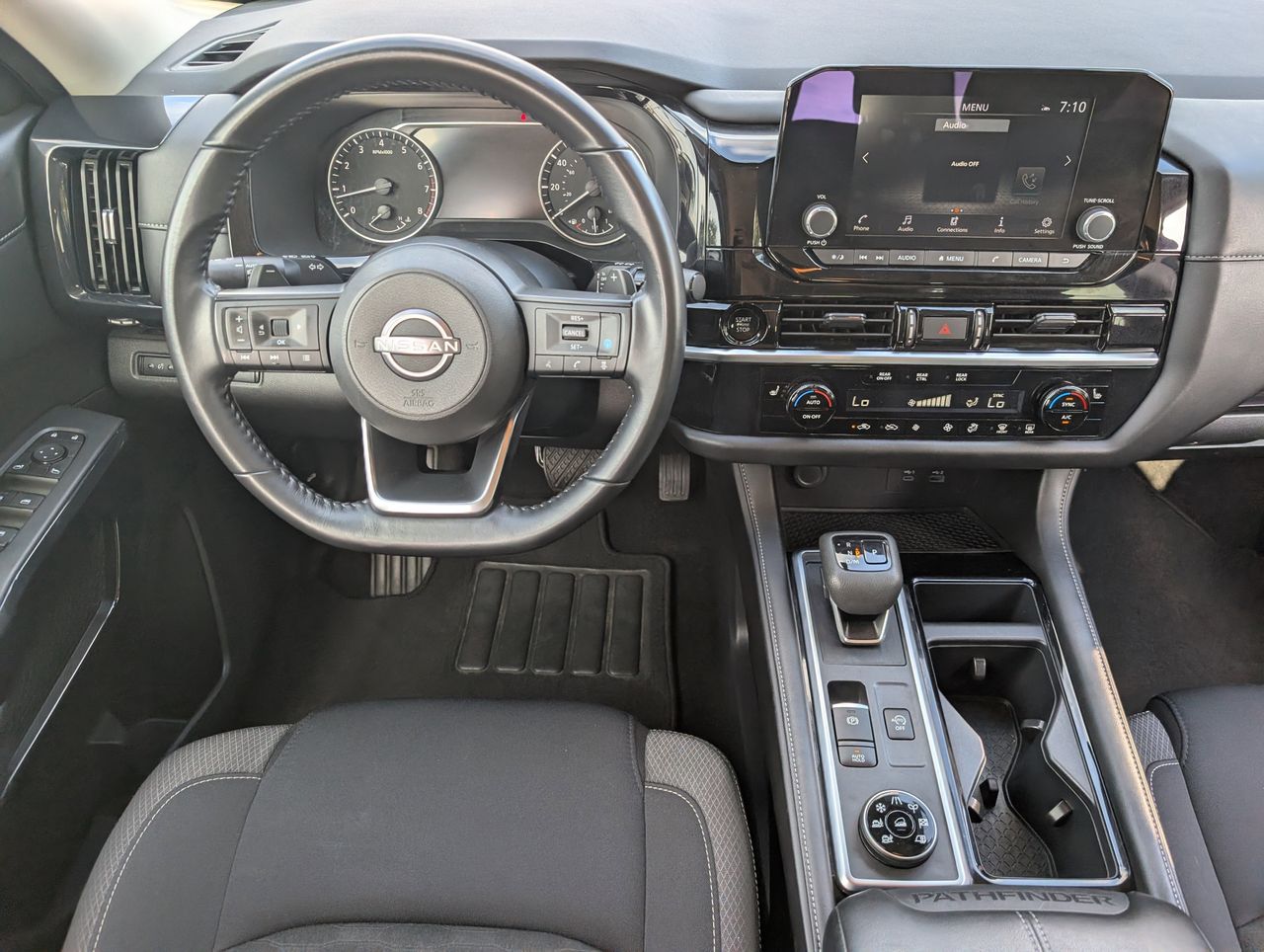 2025 Nissan Pathfinder SV - Photo 10