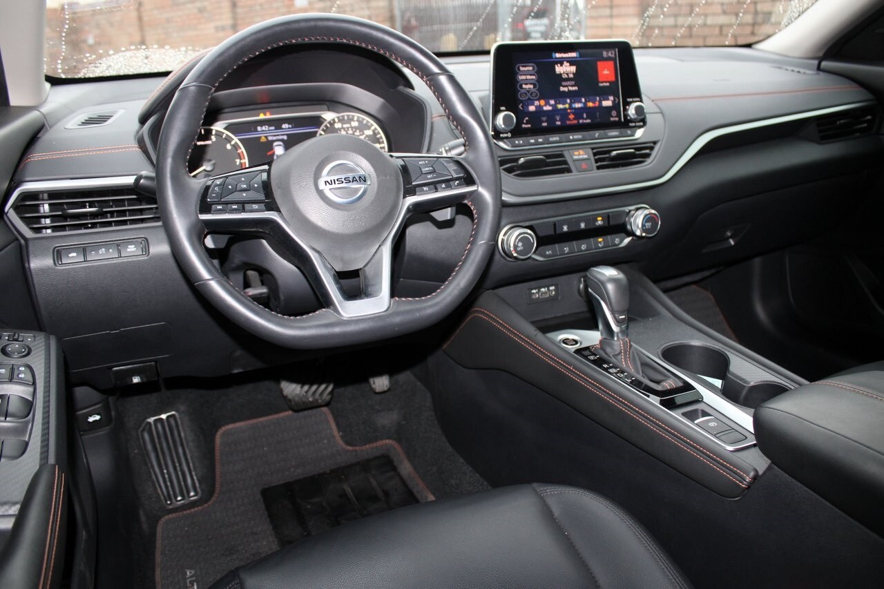 2020 Nissan Altima 2.5 SR photo 4