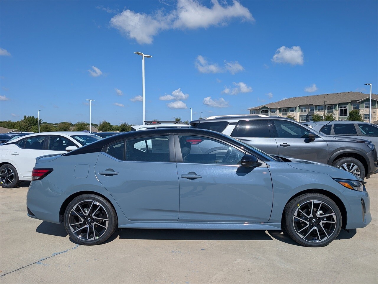 2025 Nissan Sentra SR photo 3