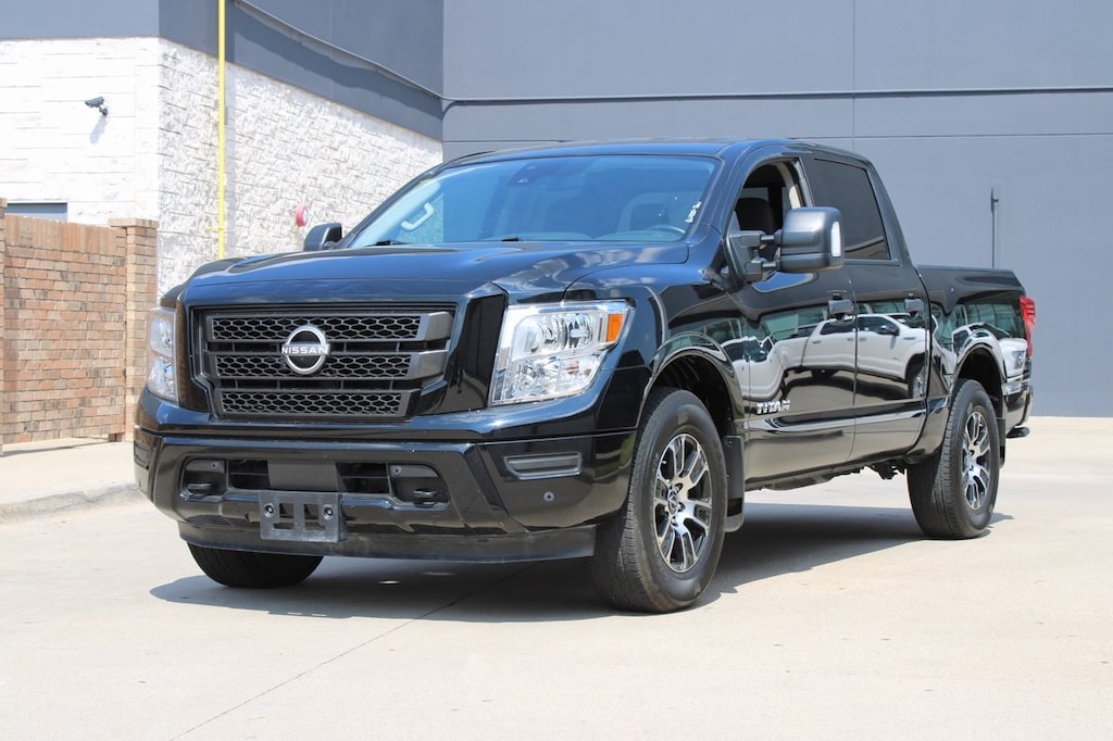 Used 2024 Nissan Titan SV w/Convp/Utilityp/Towp Truck Crew Cab