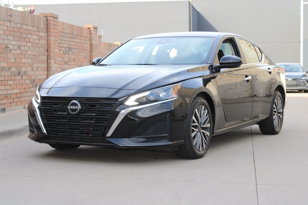 Used 2023 Nissan Altima 2.5 SV Sedan