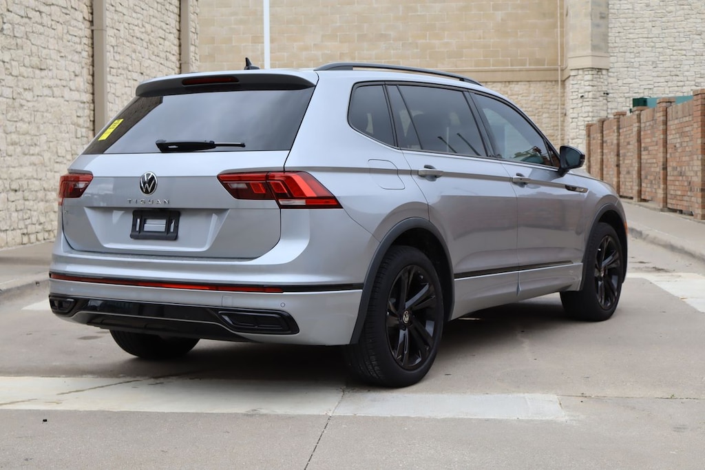 Used 2024 Volkswagen Tiguan 2.0T SE R-Line Black w/3rdrowseating SUV