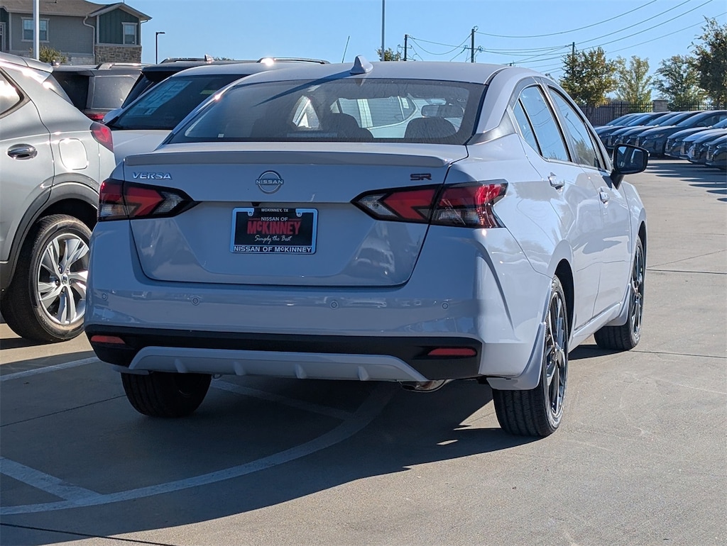 New 2025 Nissan Versa 1.6 SR Sedan