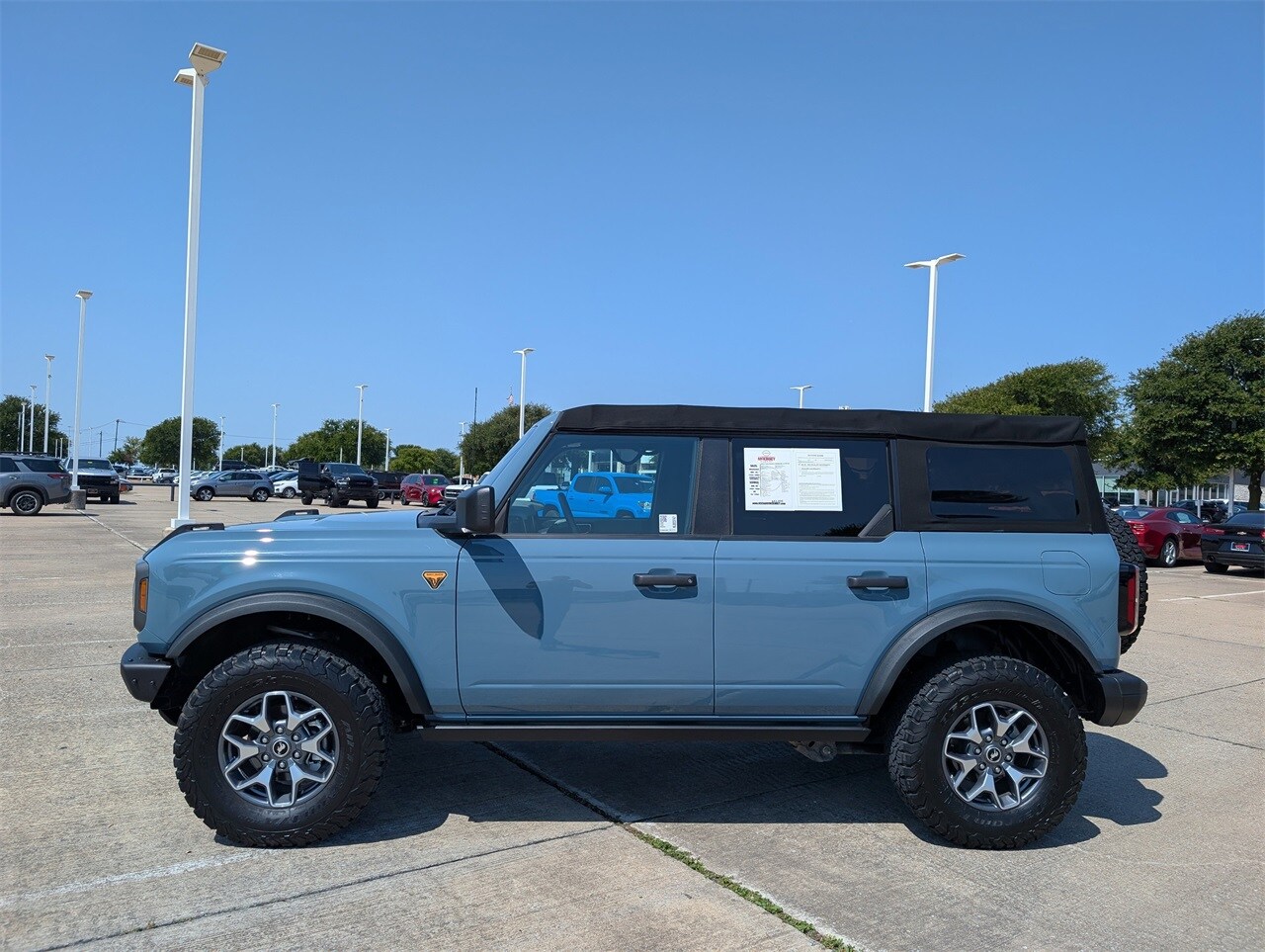 2022 Ford Bronco Badlands photo 2