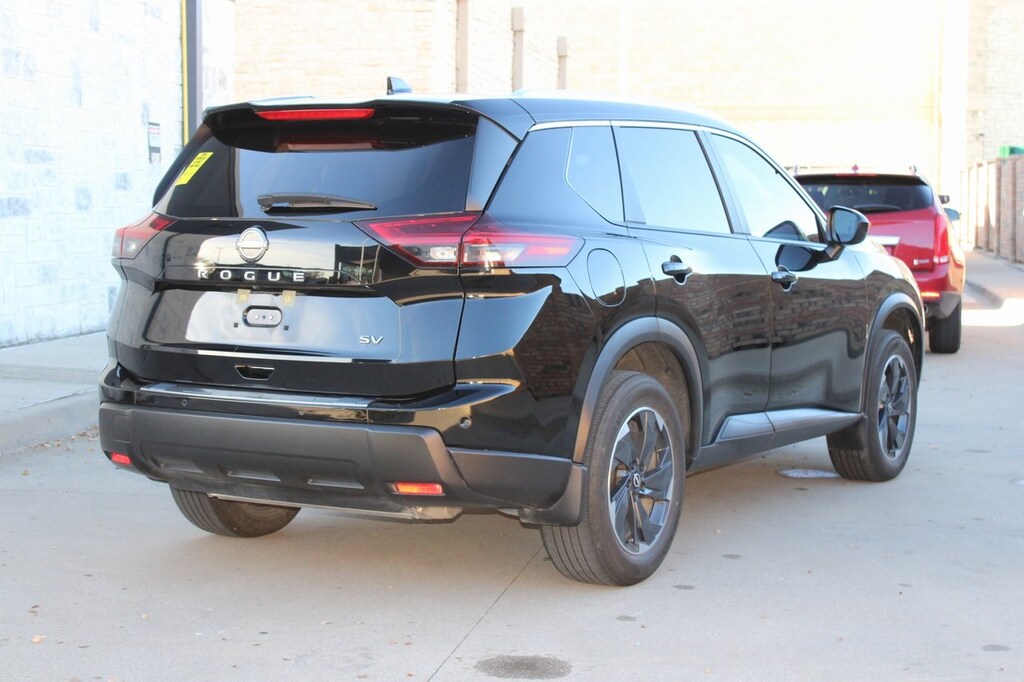 Used 2024 Nissan Rogue SV w/Premiumpkg SUV
