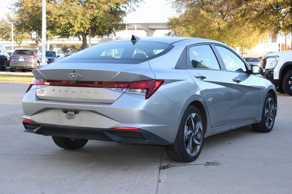 Used 2023 Hyundai Elantra SEL w/Nav/Convpkg Sedan