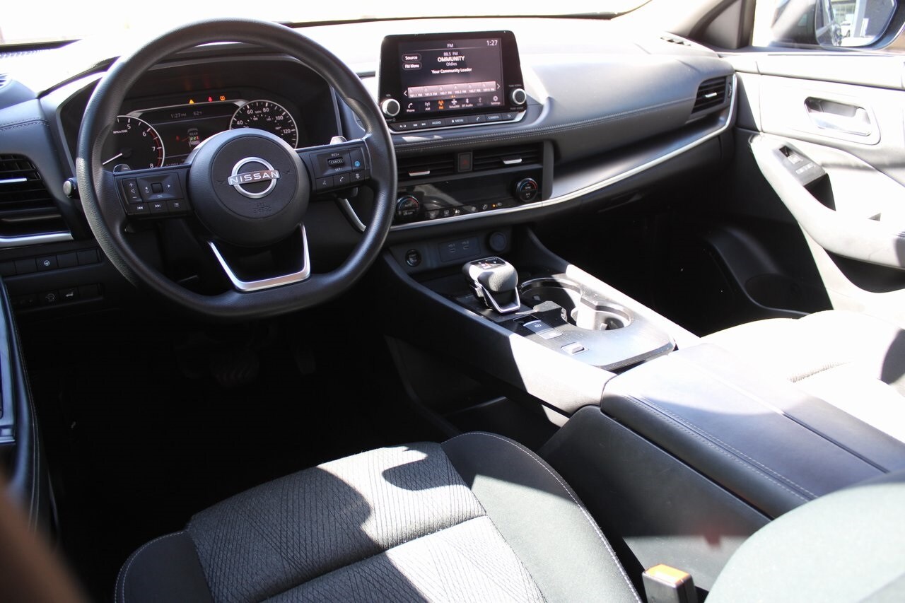 2024 Nissan Rogue SV photo 3