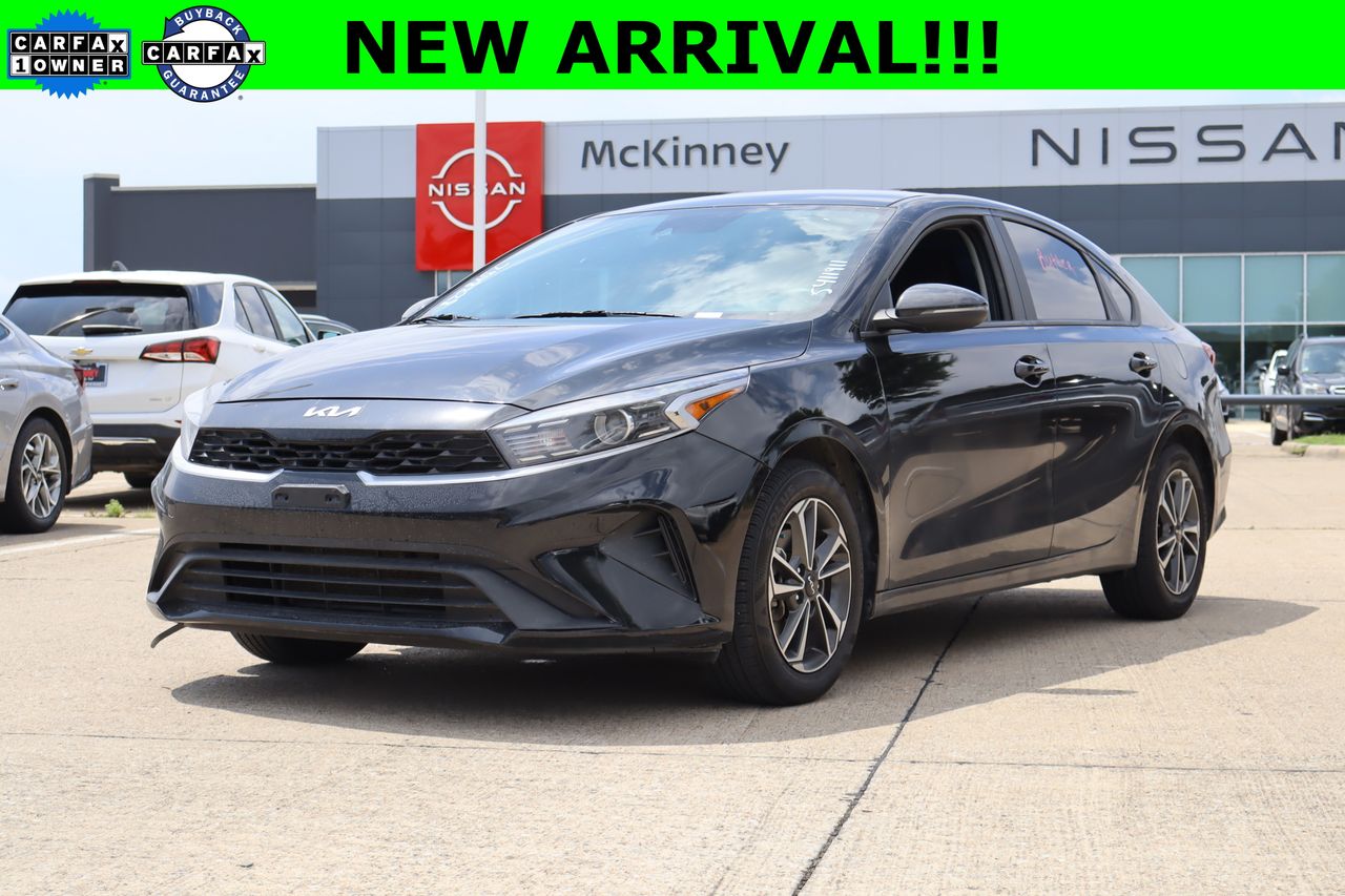 2024 Kia Forte LXS AT's photo