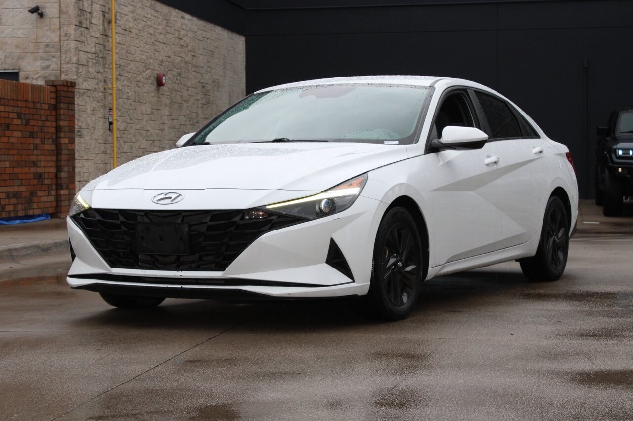 2021 Hyundai Elantra SEL photo 2