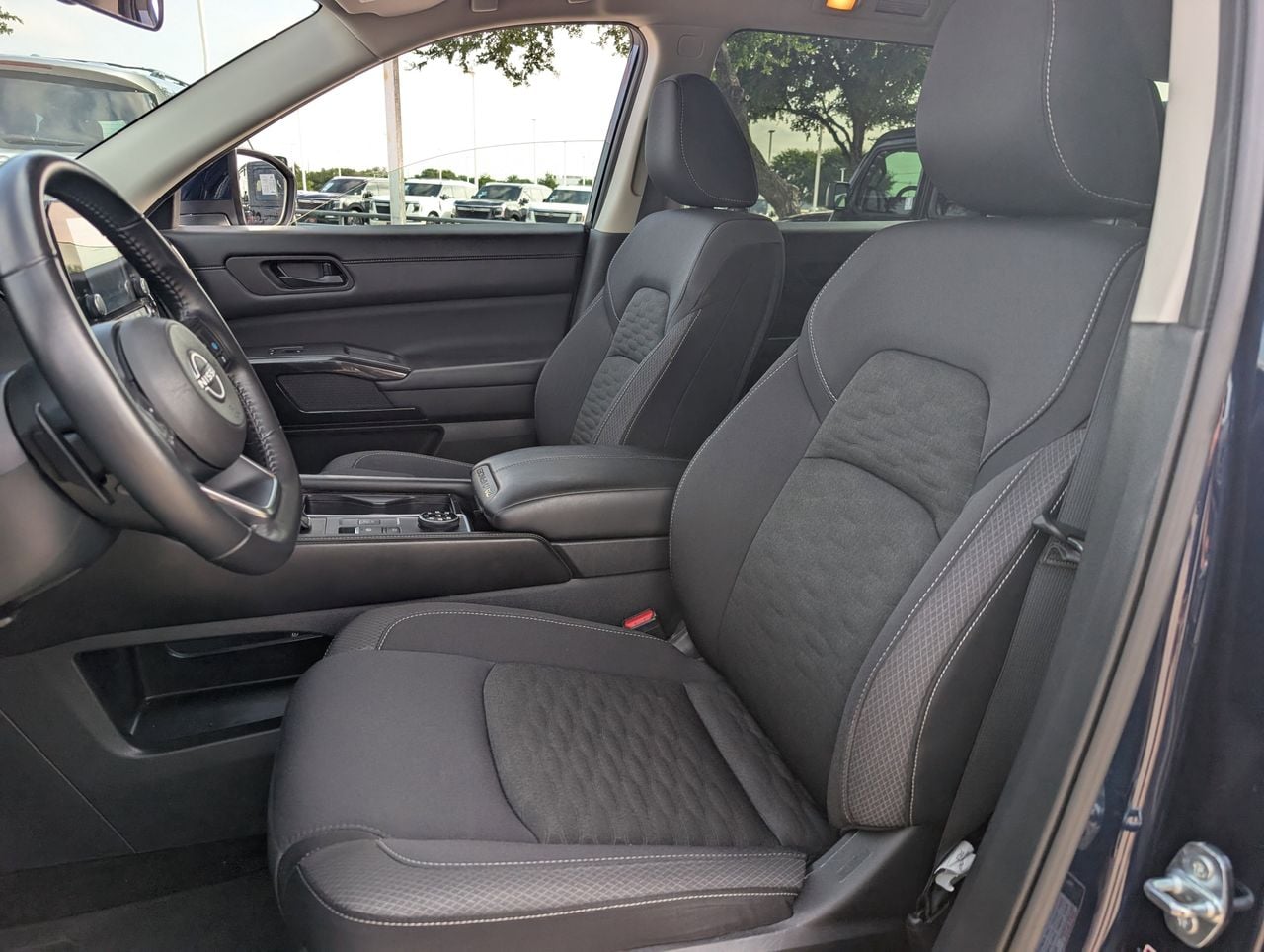 2025 Nissan Pathfinder SV - Photo 26