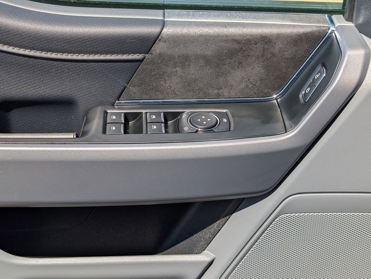 2025 Ford F-150 XLT - Photo 25