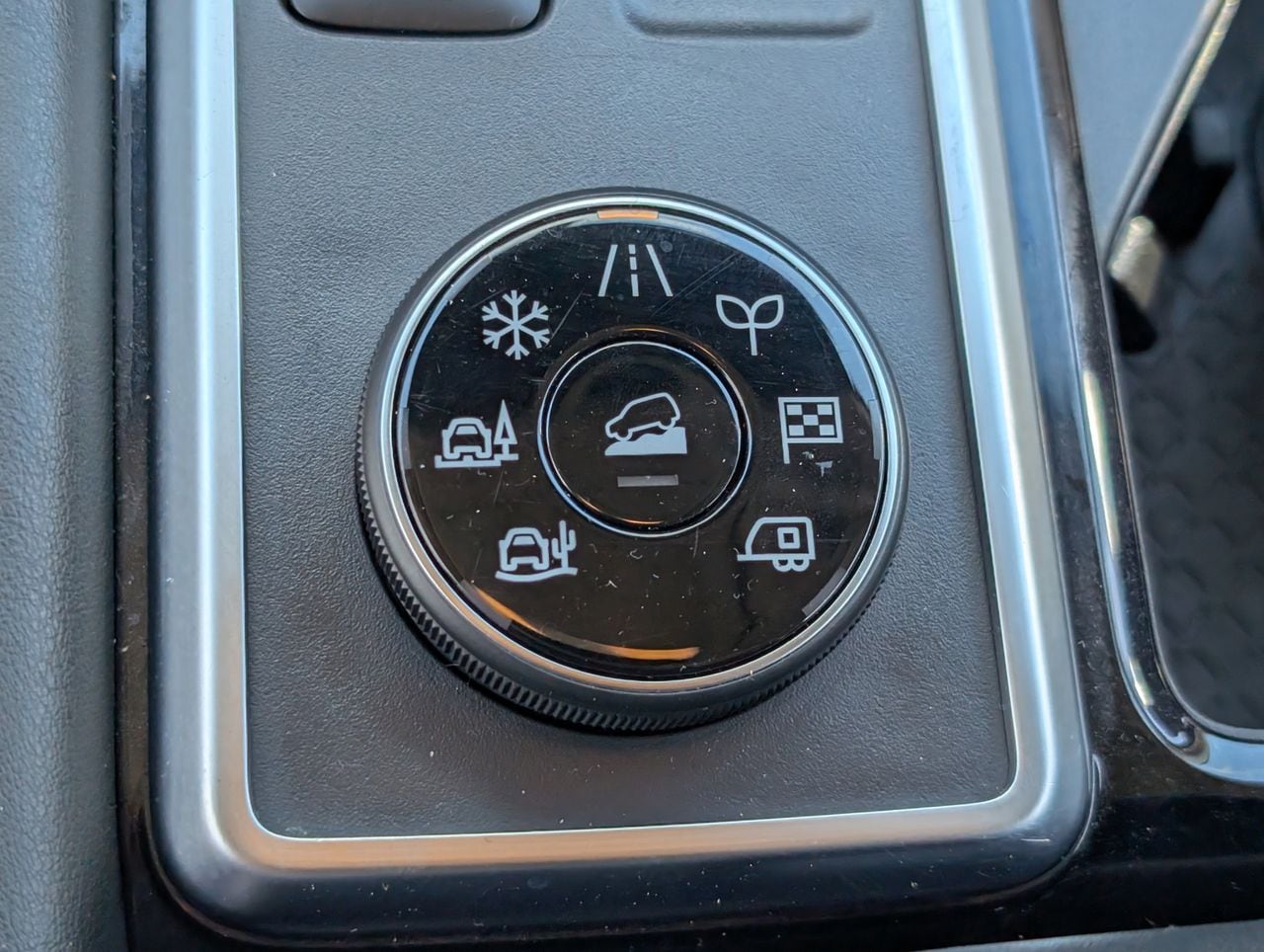 2025 Nissan Pathfinder SV - Photo 19