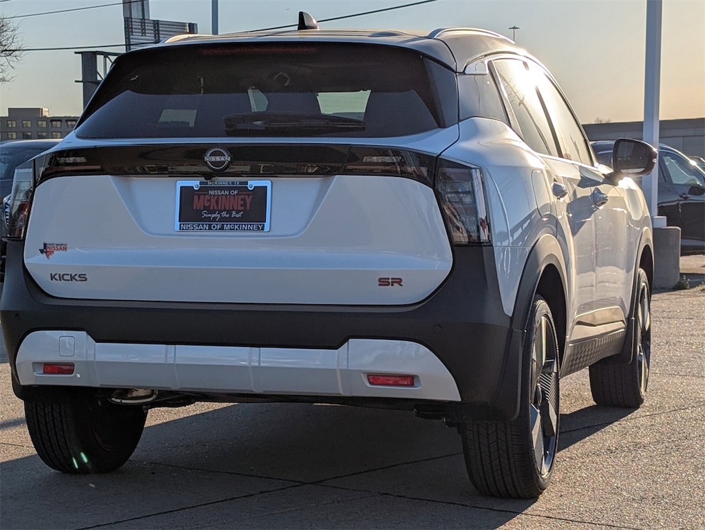 New 2025 Nissan Kicks SR SUV