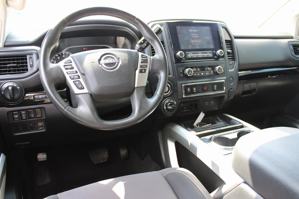 Used 2024 Nissan Titan SV w/Convp/Utilityp/Towp Truck Crew Cab