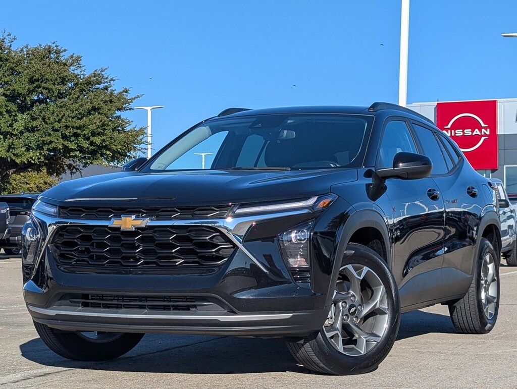 Used 2025 Chevrolet Trax LT w/Convpkg SUV