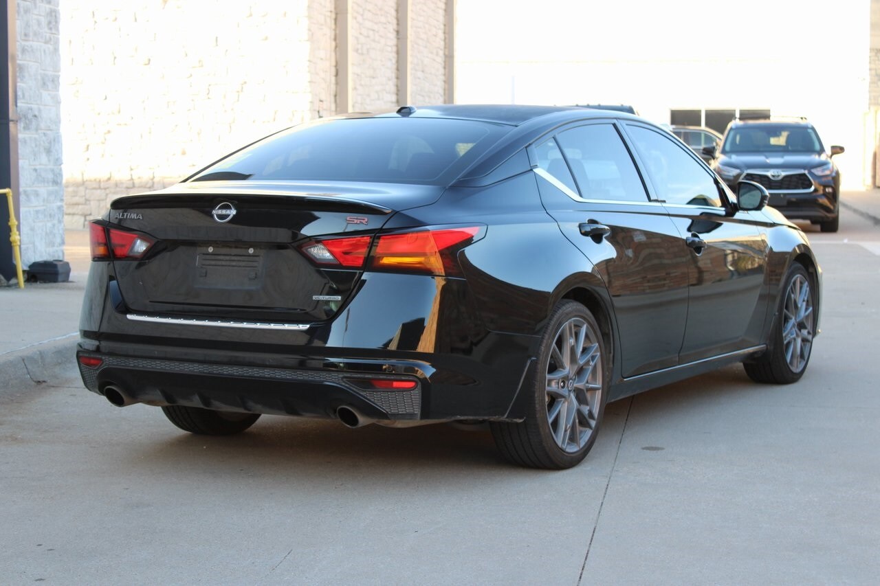 2023 Nissan Altima SR photo 3