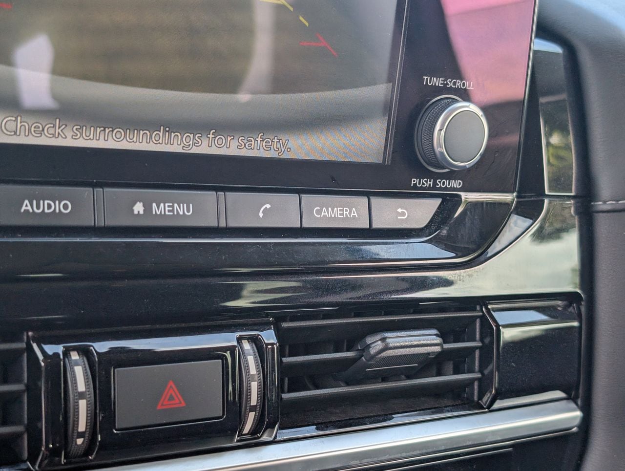 2025 Nissan Pathfinder SV - Photo 16