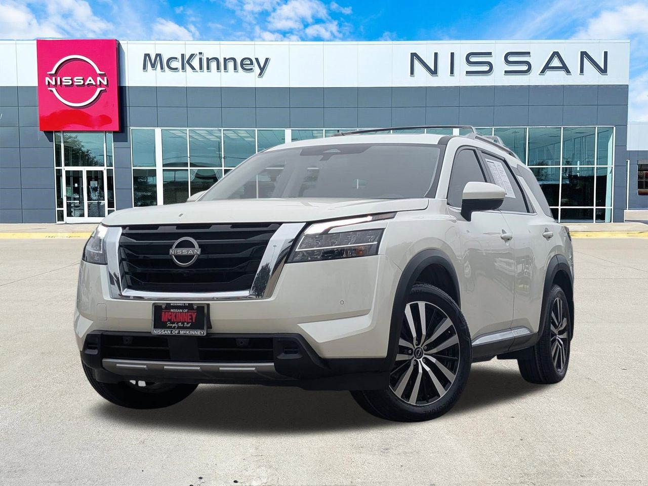 2024 Nissan Pathfinder Platinum 2WD's photo
