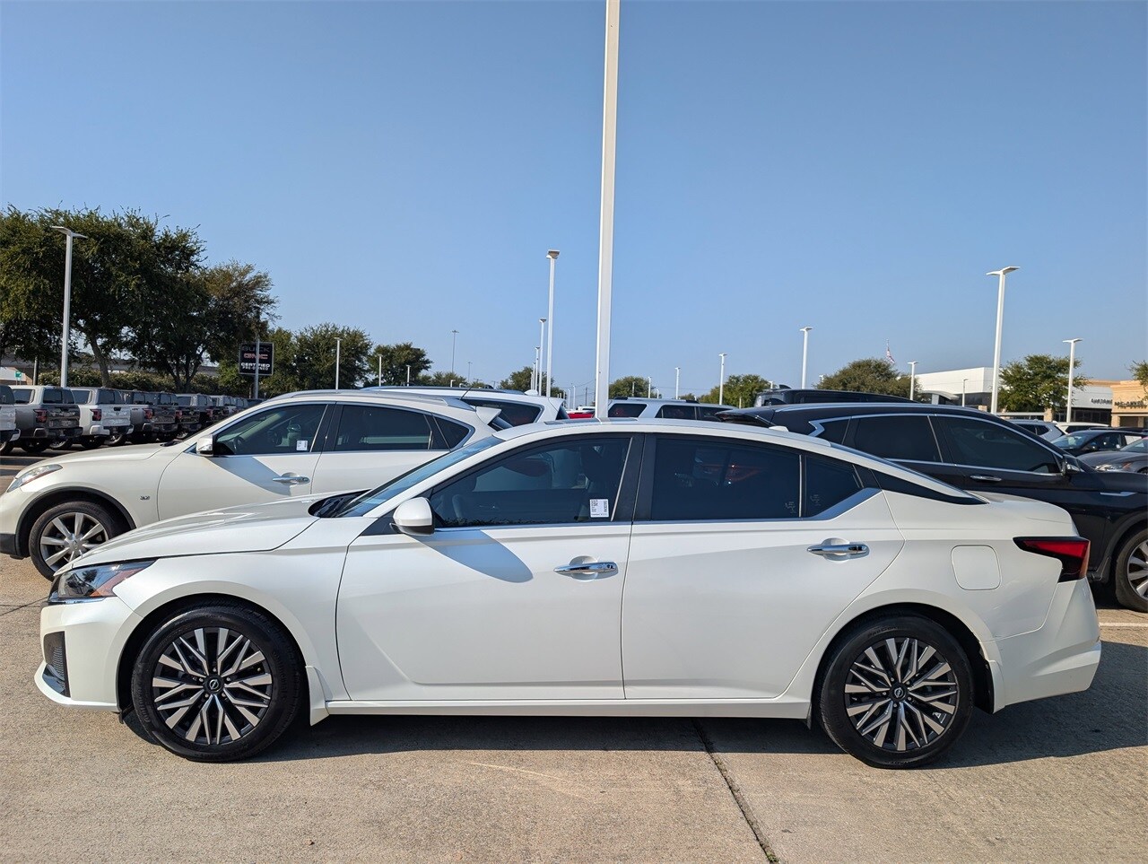 2024 Nissan Altima 2.5 SV photo 2