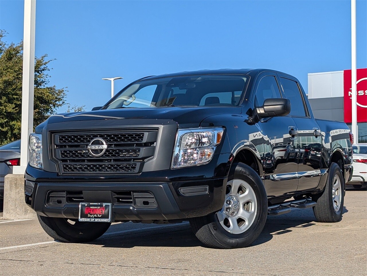 2023 Nissan Titan S photo 2