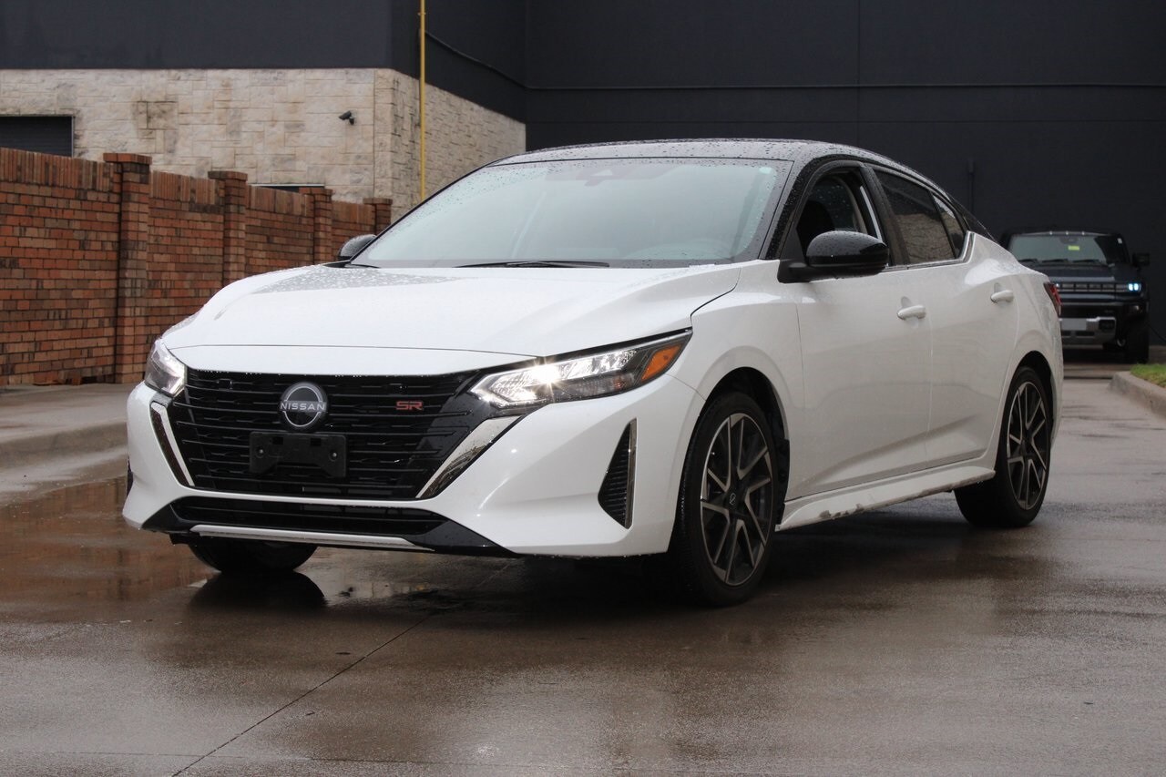 2025 Nissan Sentra SR photo 2
