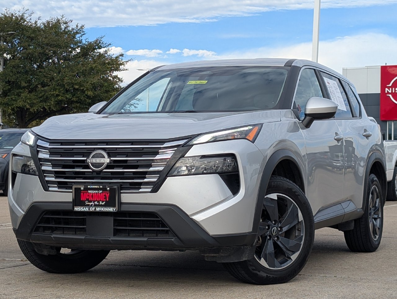 2024 Nissan Rogue SV thumbnail 2