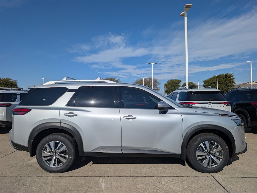 New 2025 Nissan Pathfinder SL SUV