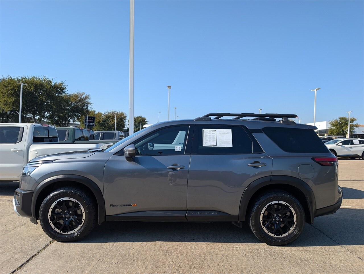 2024 Nissan Pathfinder Rock Creek photo 2